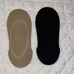 Woman’s Black and Tan No-Show Socks